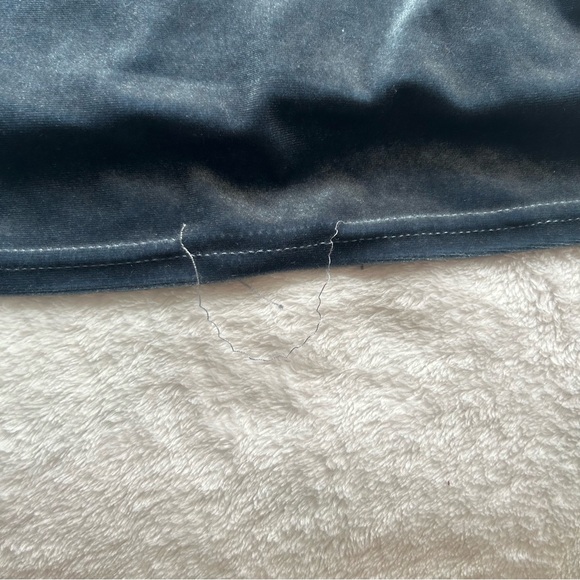 Lace tank top, 97% polyester, 3% spandex, ( NO TAG ) - Picture 6 of 6